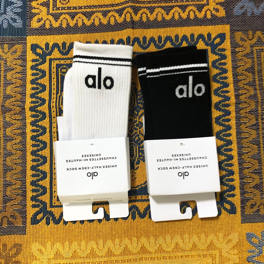 Alo Yoga Unisex Throwback Sock | Retro Stripe Socks | 2 Packs